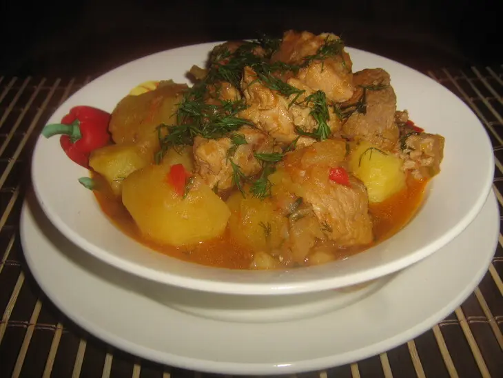 Мясо тушёное с картошкой.: шаг 9