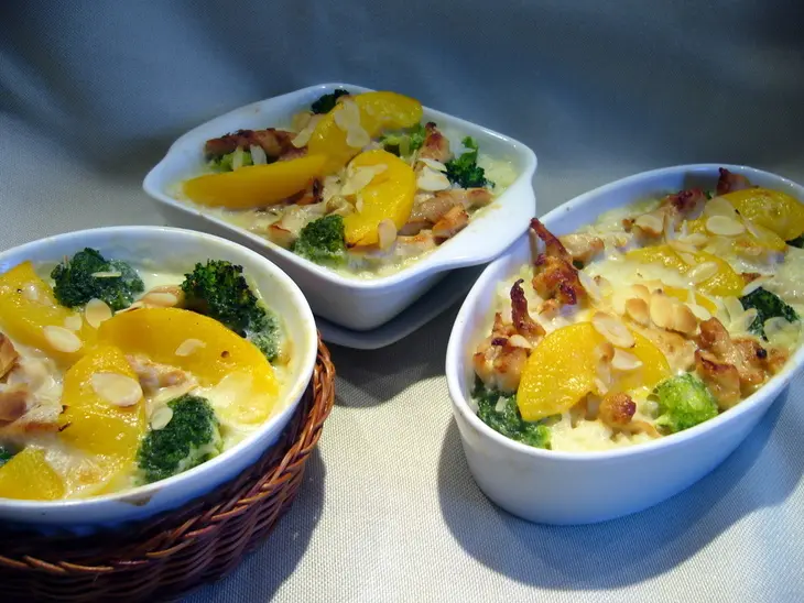 Рисовая запеканка с курицей, брокколи и персиками: шаг 5