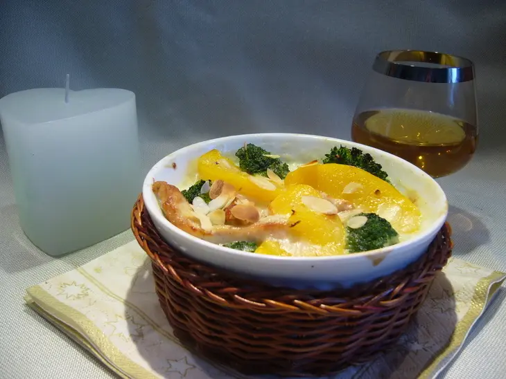 Рисовая запеканка с курицей, брокколи и персиками: шаг 8
