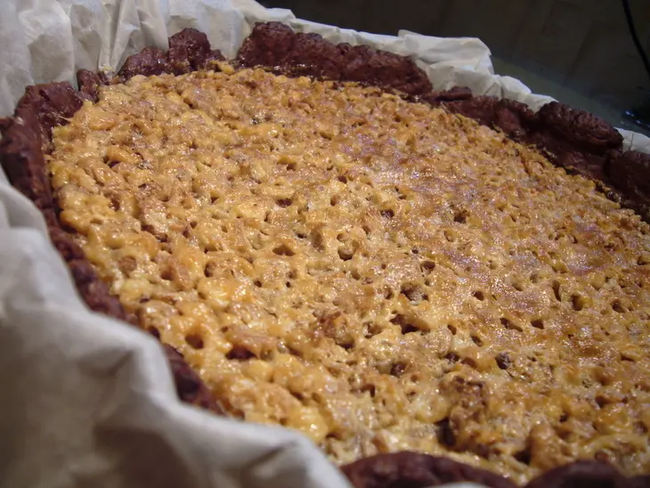 Шоколадный пирог с грецкими орехами и сливочной карамелью.: шаг 1