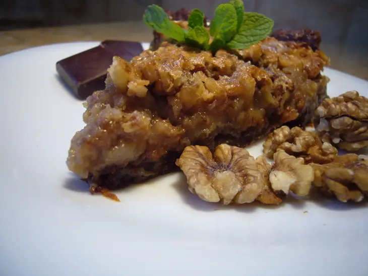 Шоколадный пирог с грецкими орехами и сливочной карамелью.: шаг 4
