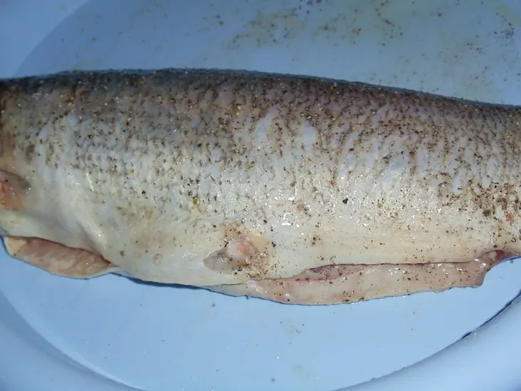 Запеченная рыба с чесноком, розмарином и маслинами: шаг 2