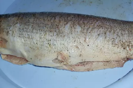 Запеченная рыба с чесноком, розмарином и маслинами: шаг 2