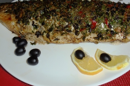 Запеченная рыба с чесноком, розмарином и маслинами: шаг 6