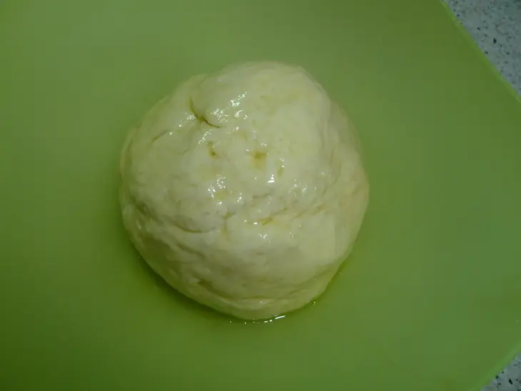 Пирожки - кальцоне супер-мини с сыром и орехами ( + немного с иной начинкой)): шаг 4