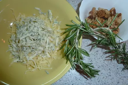 Пирожки - кальцоне супер-мини с сыром и орехами ( + немного с иной начинкой)): шаг 5