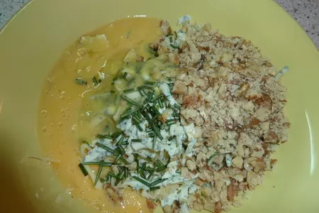 Пирожки - кальцоне супер-мини с сыром и орехами ( + немного с иной начинкой)): шаг 6