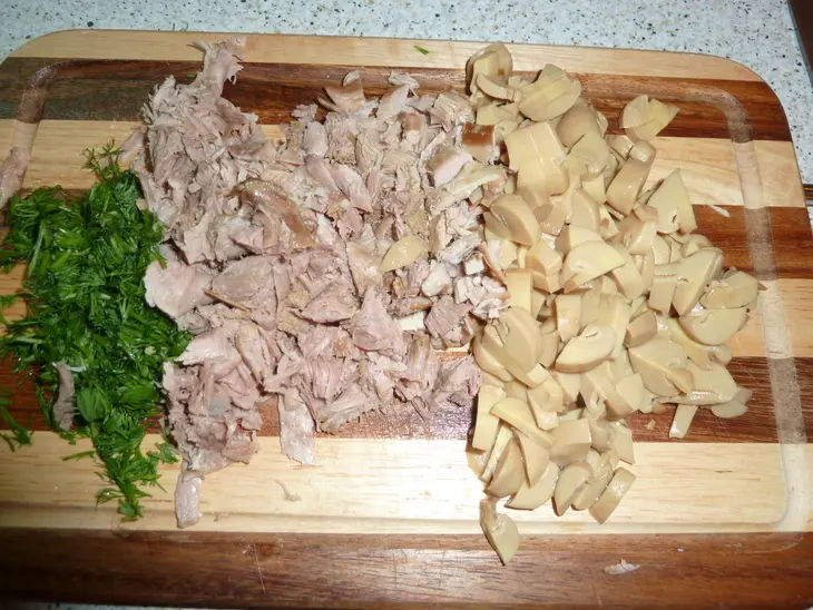 Пирожки - кальцоне супер-мини с сыром и орехами ( + немного с иной начинкой)): шаг 7