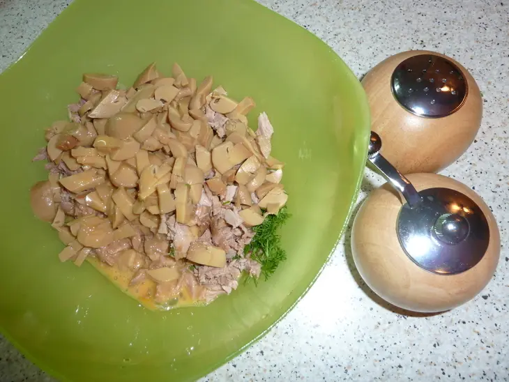 Пирожки - кальцоне супер-мини с сыром и орехами ( + немного с иной начинкой)): шаг 8