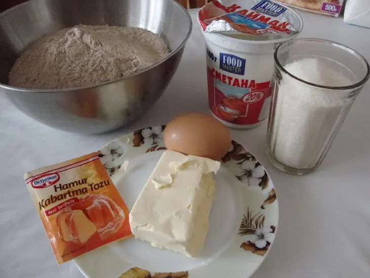 Печенье с гречневой мукой на сметане: шаг 1