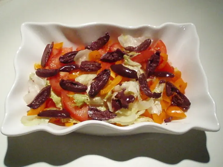 Салат с форелью копченой и кунжутом: шаг 1