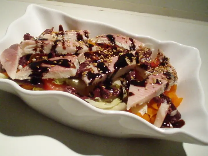 Салат с форелью копченой и кунжутом: шаг 3