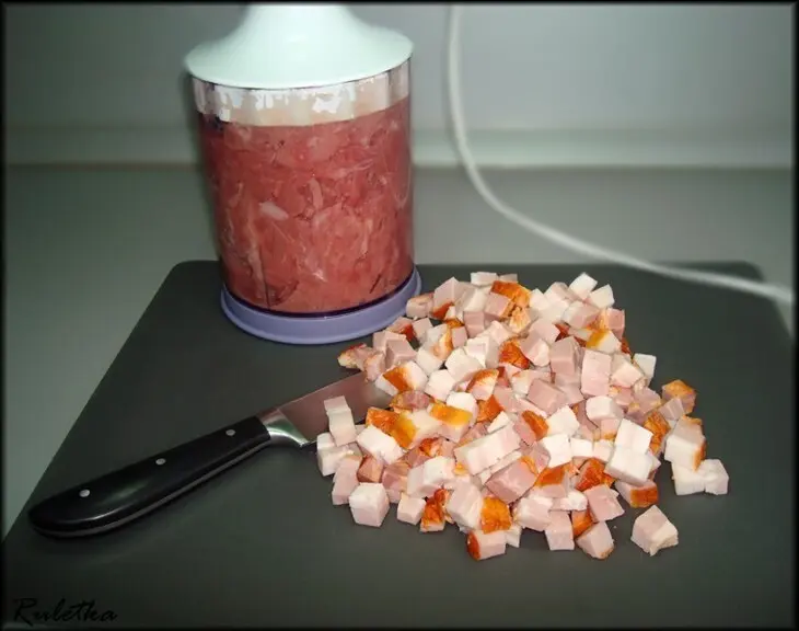 Митлоф (мясной хлеб) с паприкой и двумя соусами.: шаг 2