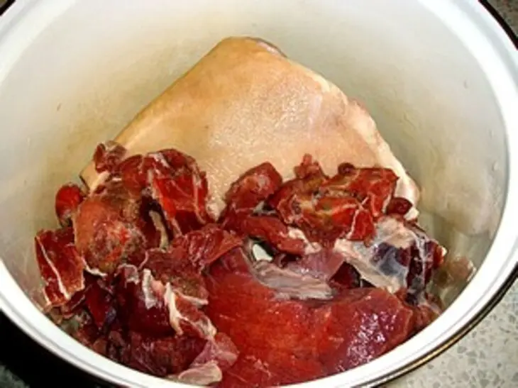 Холодец из 4-х сортов мяса с грибами: шаг 1