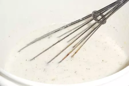 Запеканка из хлеба с ананасом и грецкими орехами: шаг 2
