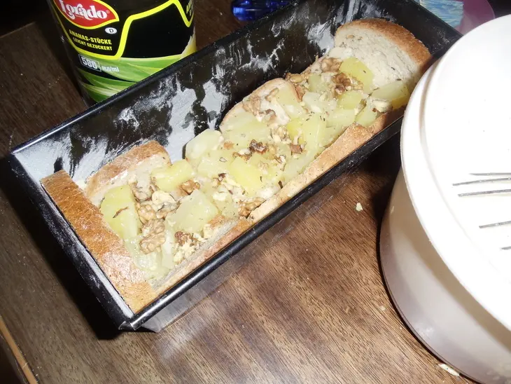 Запеканка из хлеба с ананасом и грецкими орехами: шаг 3