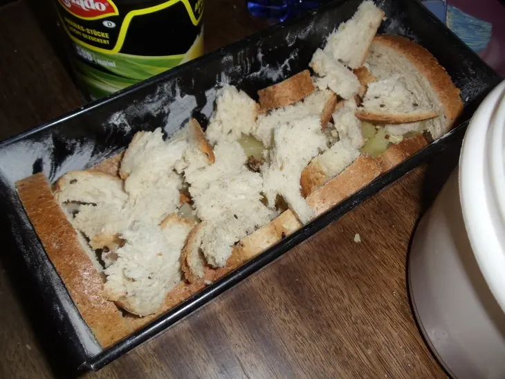Запеканка из хлеба с ананасом и грецкими орехами: шаг 4