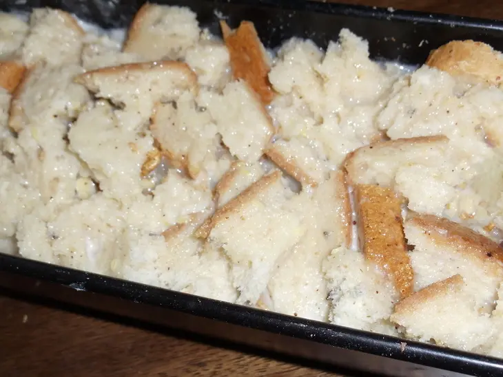 Запеканка из хлеба с ананасом и грецкими орехами: шаг 5
