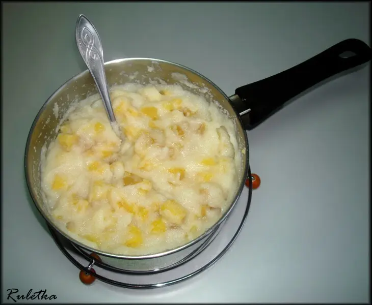 Запеканка из хурмы и творога.: шаг 4