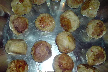 Запеканка с куриными фрикадельками,картофелем и помидорками: шаг 2