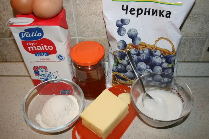 Черничная запеканка с медом: шаг 1
