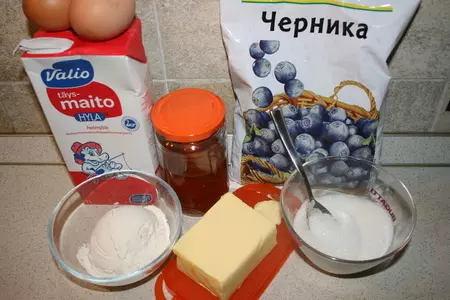 Черничная запеканка с медом: шаг 1