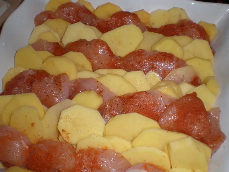 Запеканка из квашеной капусты с курицей и картофелем: шаг 4