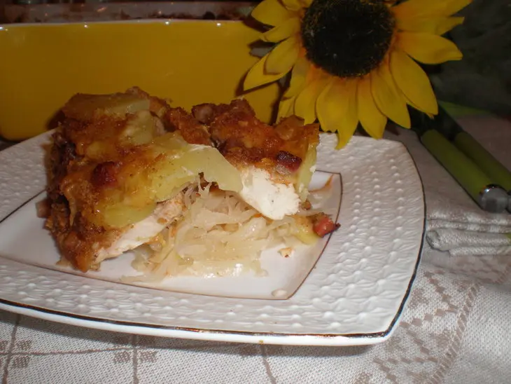 Запеканка из квашеной капусты с курицей и картофелем: шаг 7