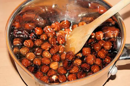Салат с ореховым соусом, томлеными помидорками и беконом: шаг 5