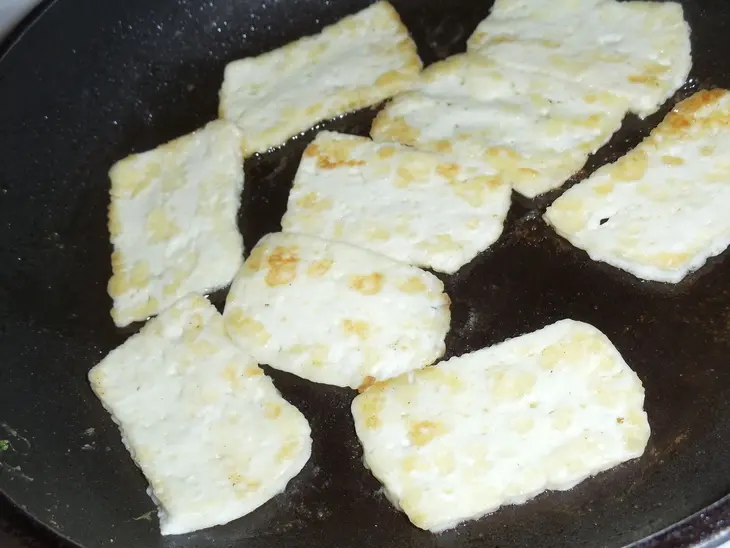 Сырный рулет с шпинатом и козьим сыром: шаг 4