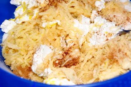 Кекс-бабка с яблоками.орехами и изюмом: шаг 1