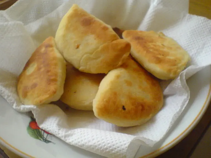 Жареные пирожки с творогом и мятой: шаг 10