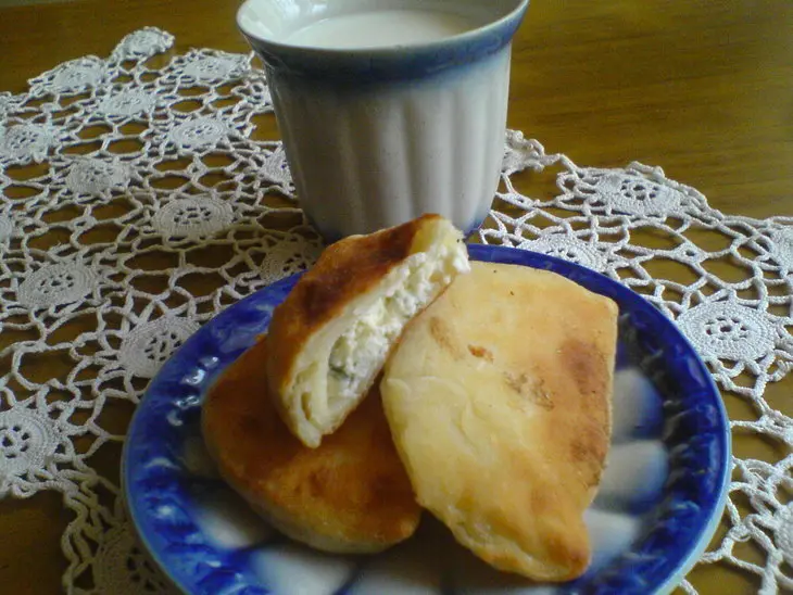 Жареные пирожки с творогом и мятой: шаг 12