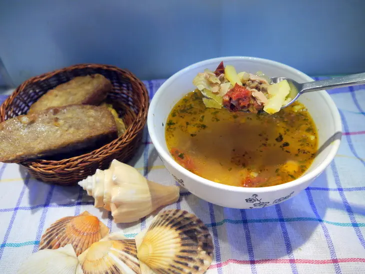 Суп с тунцом, сушеными томатами  и ракушками (из серии „быстрые супы“): шаг 4