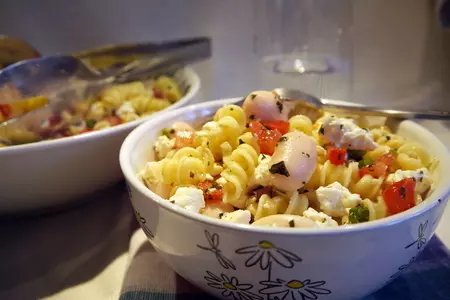 Макаронный салат с гигантской фасолью, фетой и томатной сальсей: шаг 5