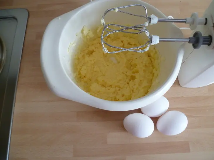 Торт с ананасами"вкусняшка": шаг 4