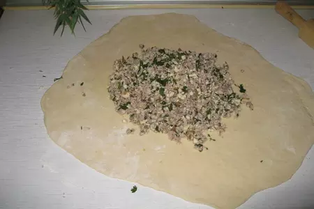 Осетинский пирог с курицей грибами и сыром: шаг 3