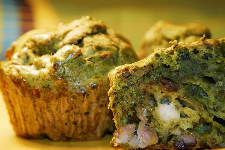 Маффины с курочкой и луком - пореем: шаг 1