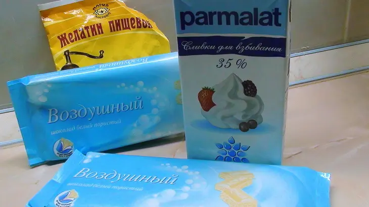 Торт, с клюквенным курдом, сливочно-шоколадным суфле и посыпкой из фисташек. очень эффектный!: шаг 4