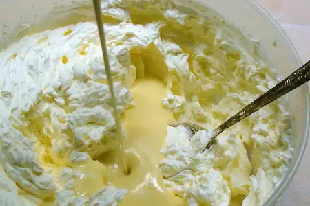 Торт, с клюквенным курдом, сливочно-шоколадным суфле и посыпкой из фисташек. очень эффектный!: шаг 5