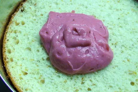 Торт, с клюквенным курдом, сливочно-шоколадным суфле и посыпкой из фисташек. очень эффектный!: шаг 7