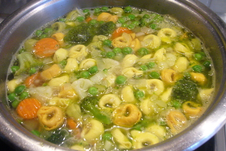 Овощной суп с тортеллини (из серии „быстрые супы“): шаг 2