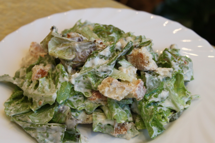 Зеленый салат с заправкой из голубого сыра: шаг 4