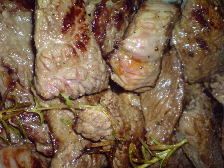 Салат из риса, зелёного горошка и жареной говядины: шаг 1