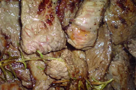 Салат из риса, зелёного горошка и жареной говядины: шаг 1