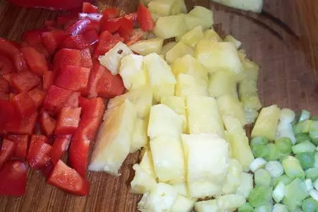 Салат "лараларам"с руколой ананасом и вяленым мясом.: шаг 1
