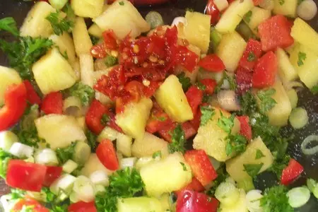 Салат "лараларам"с руколой ананасом и вяленым мясом.: шаг 2