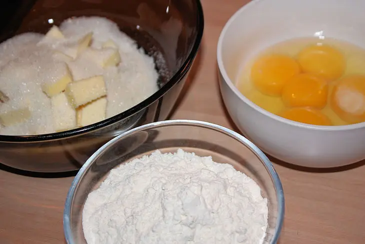 Пирожные с курагой и ореховым слоем: шаг 1