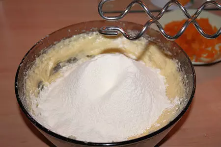 Пирожные с курагой и ореховым слоем: шаг 4