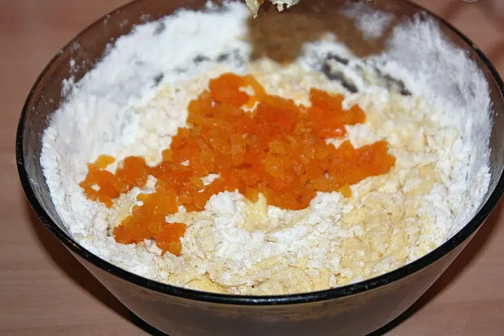 Пирожные с курагой и ореховым слоем: шаг 5